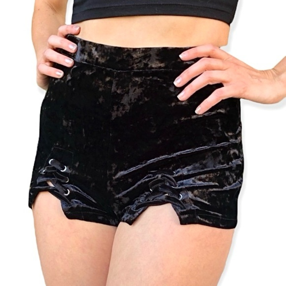 🌈 Amazing Velvet Lace-Up Shorts - Picture 5 of 5